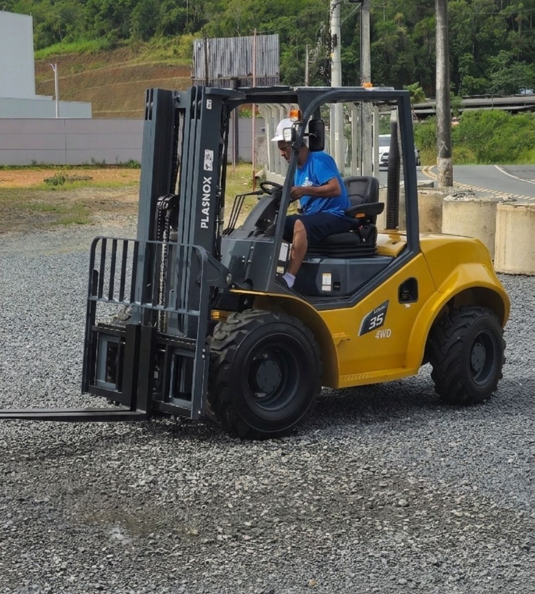 Empilhadeira Diesel 3.5t 4x4 – CPCD35 - Imagem 2